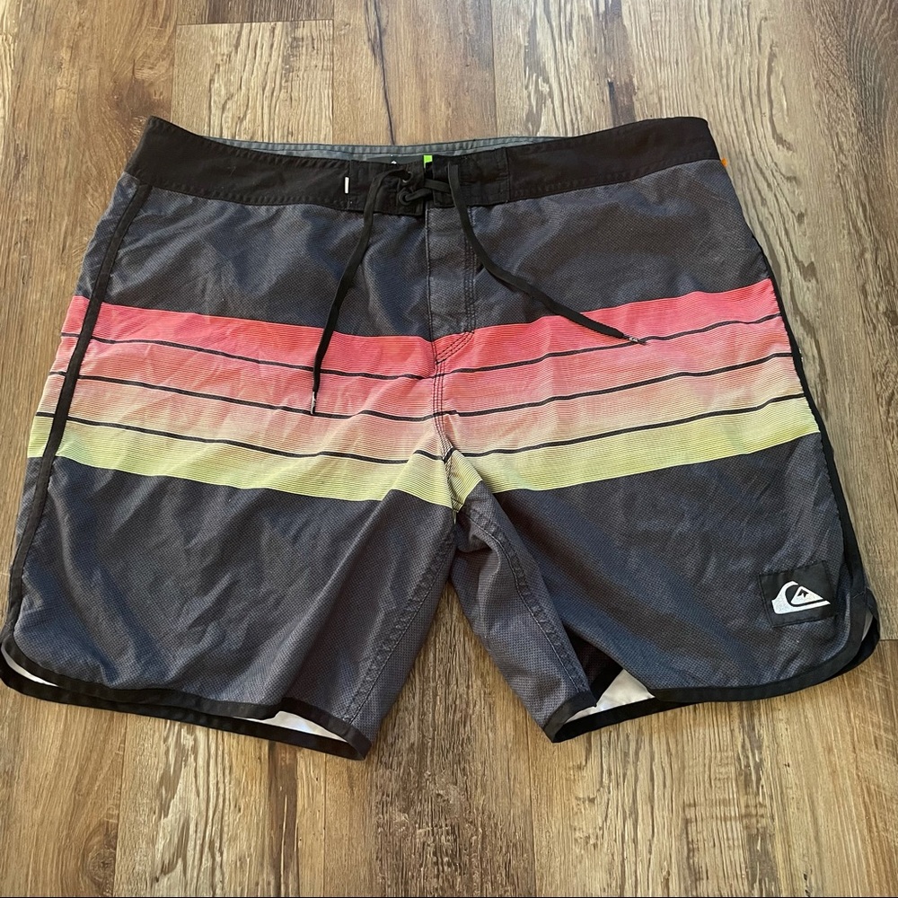 Quiksilver men’s board shorts 38